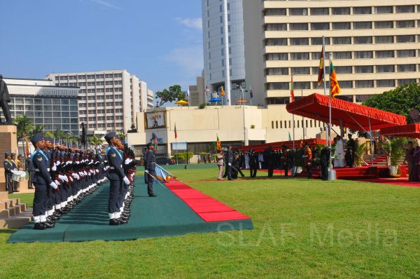 The President of Maldives accorded a guard of honour by SLAF