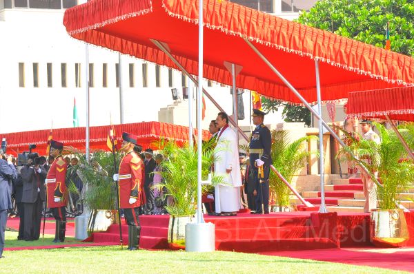 The President of Maldives accorded a guard of honour by SLAF