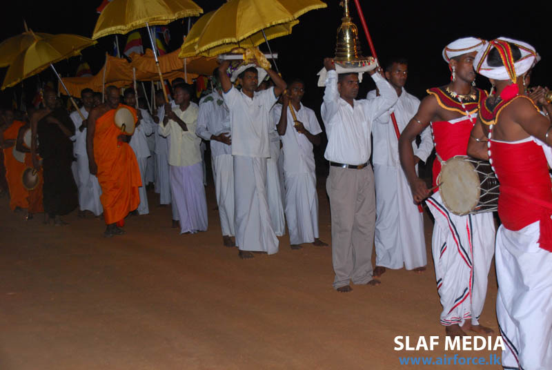 ගුවන් හමුදා මාමඩුව කදවුරේ සර්ව රාත්රික පිරිත් දේශණයක් ගුවන් හමුදා මාමඩුව කදවුරේ සර්ව රාත්රික පිරිත් දේශණයක්