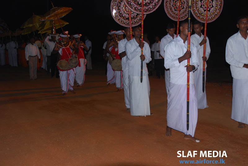 ගුවන් හමුදා මාමඩුව කදවුරේ සර්ව රාත්රික පිරිත් දේශණයක් ගුවන් හමුදා මාමඩුව කදවුරේ සර්ව රාත්රික පිරිත් දේශණයක්