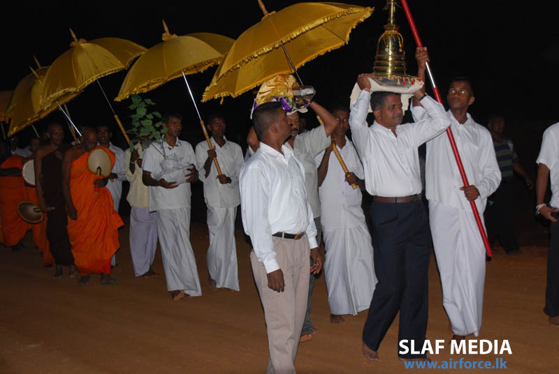 ගුවන් හමුදා මාමඩුව කදවුරේ සර්ව රාත්රික පිරිත් දේශණයක් ගුවන් හමුදා මාමඩුව කදවුරේ සර්ව රාත්රික පිරිත් දේශණයක්