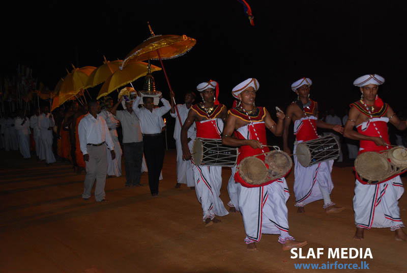 ගුවන් හමුදා මාමඩුව කදවුරේ සර්ව රාත්රික පිරිත් දේශණයක් ගුවන් හමුදා මාමඩුව කදවුරේ සර්ව රාත්රික පිරිත් දේශණයක්