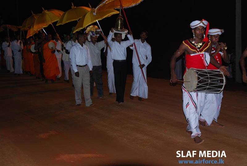 ගුවන් හමුදා මාමඩුව කදවුරේ සර්ව රාත්රික පිරිත් දේශණයක් ගුවන් හමුදා මාමඩුව කදවුරේ සර්ව රාත්රික පිරිත් දේශණයක්
