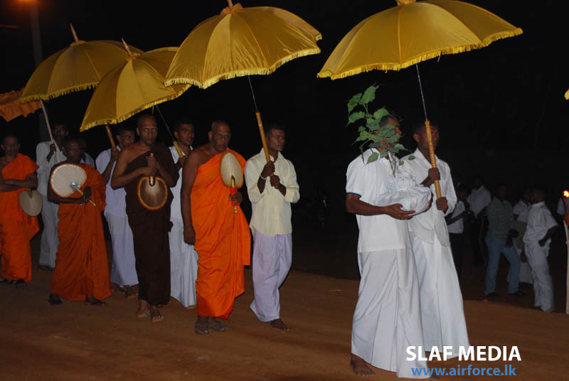 ගුවන් හමුදා මාමඩුව කදවුරේ සර්ව රාත්රික පිරිත් දේශණයක් ගුවන් හමුදා මාමඩුව කදවුරේ සර්ව රාත්රික පිරිත් දේශණයක්