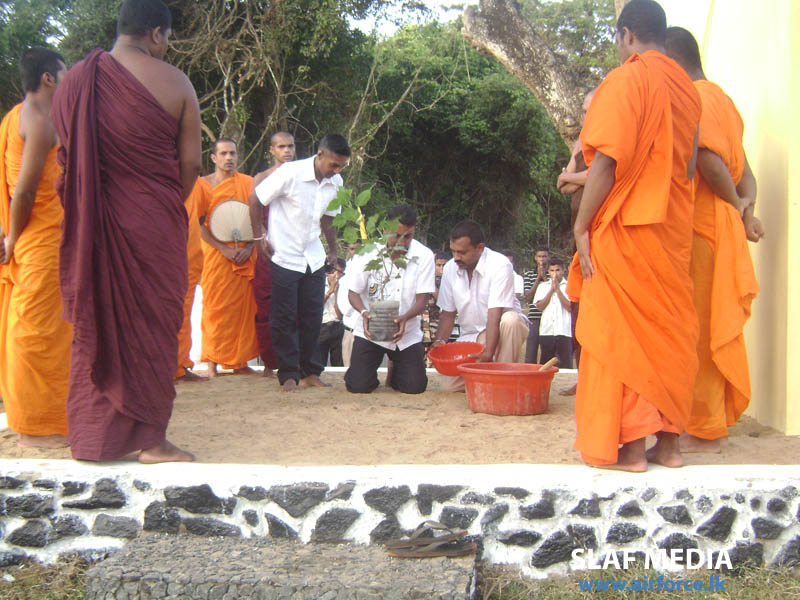 ගුවන් හමුදා මාමඩුව කදවුරේ සර්ව රාත්රික පිරිත් දේශණයක් ගුවන් හමුදා මාමඩුව කදවුරේ සර්ව රාත්රික පිරිත් දේශණයක්