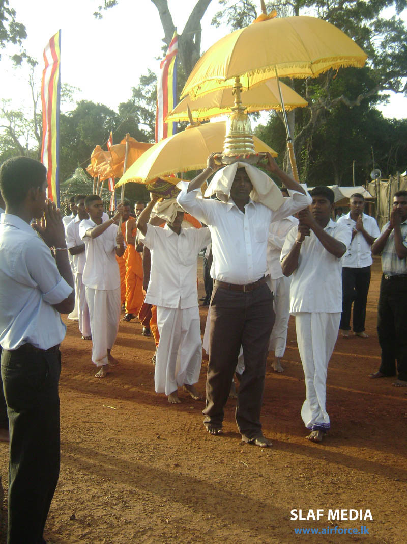 ගුවන් හමුදා මාමඩුව කදවුරේ සර්ව රාත්රික පිරිත් දේශණයක් ගුවන් හමුදා මාමඩුව කදවුරේ සර්ව රාත්රික පිරිත් දේශණයක්
