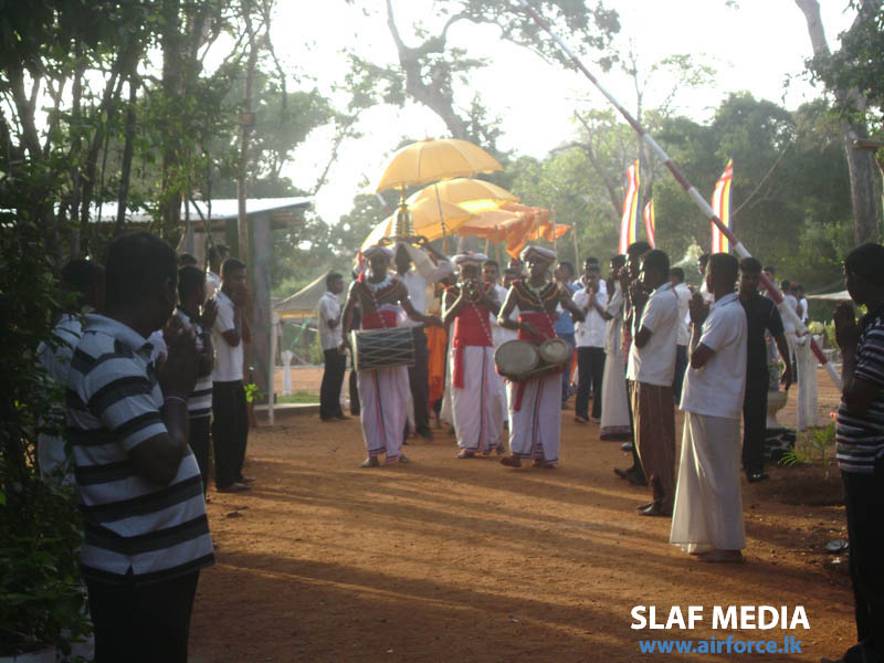 ගුවන් හමුදා මාමඩුව කදවුරේ සර්ව රාත්රික පිරිත් දේශණයක් ගුවන් හමුදා මාමඩුව කදවුරේ සර්ව රාත්රික පිරිත් දේශණයක්