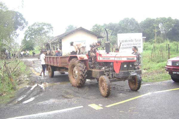 SLAF Mamaduwa assists in flood relief