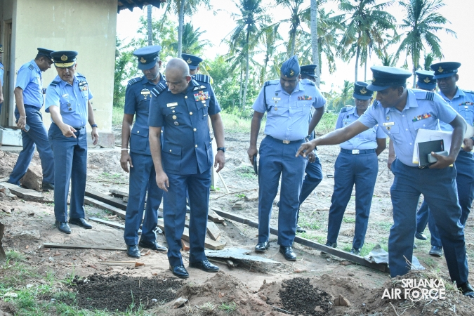 COMMANDER INSPECTS RENOVATION OF AIRMEN MARRIED QUARTERS AT SLAF BASE KATUNAYAKE