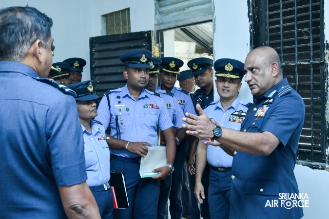 COMMANDER INSPECTS RENOVATION OF AIRMEN MARRIED QUARTERS AT SLAF BASE KATUNAYAKE