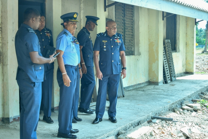 COMMANDER INSPECTS RENOVATION OF AIRMEN MARRIED QUARTERS AT SLAF BASE KATUNAYAKE