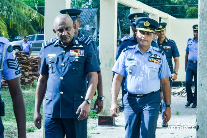 COMMANDER INSPECTS RENOVATION OF AIRMEN MARRIED QUARTERS AT SLAF BASE KATUNAYAKE