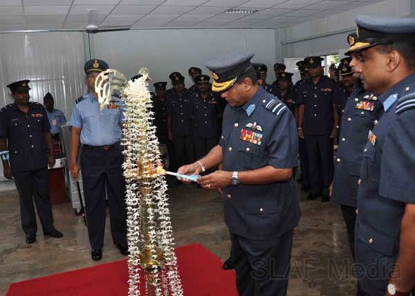 ශ්රී ලංකා ගුවන් හමුදා ගුවන් ගමන් ඇරඹුම් මධ්යස්ථානයක් කටුනායක කඳවුරේ...