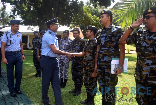 Commander Visit SLAF Station Morawewa