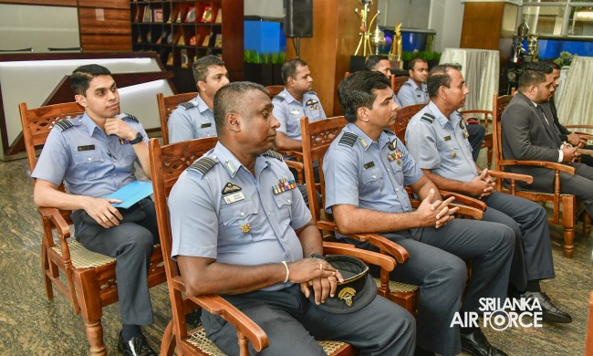 SLAF SIGNS THE MEMORANDUM UNDERSTANDING (MOU) WITH SRI LANKAN
AIRLINES