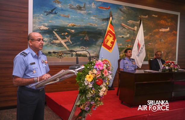 SLAF SIGNS THE MEMORANDUM UNDERSTANDING (MOU) WITH SRI LANKAN
AIRLINES