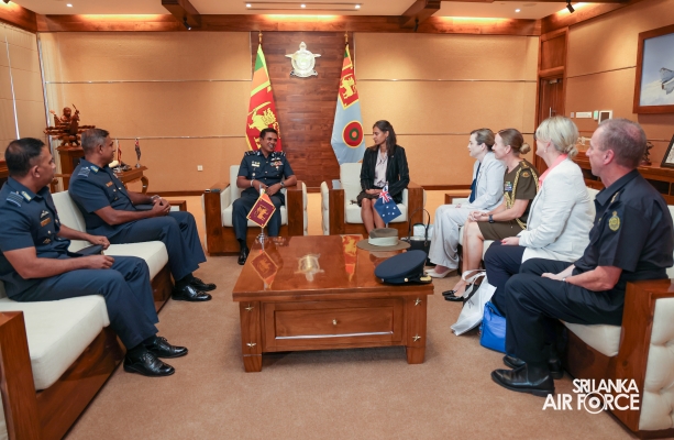 AUSTRALIAN OFFICIALS COMPLETE LEGAL TRANSFER OF BEECHCRAFT KING AIR 350 TO SRI LANKA AIR FORCE