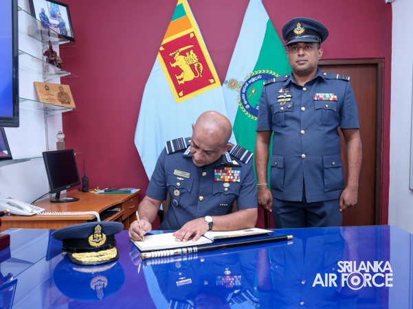 COMMANDER'S INSPECTION OF SLAF STATION MORAWEWA