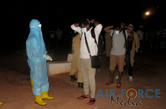219 Civilians Quarantined at the Mullaitivu SLAF Quarantine Centre Leave for Homes