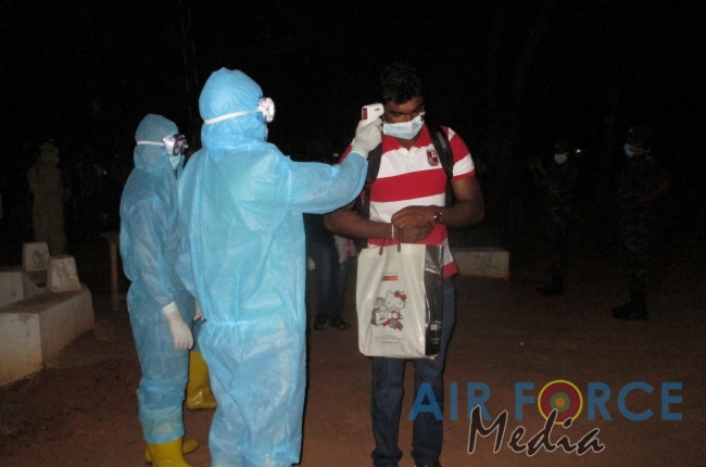 219 Civilians Quarantined at the Mullaitivu SLAF Quarantine Centre Leave for Homes