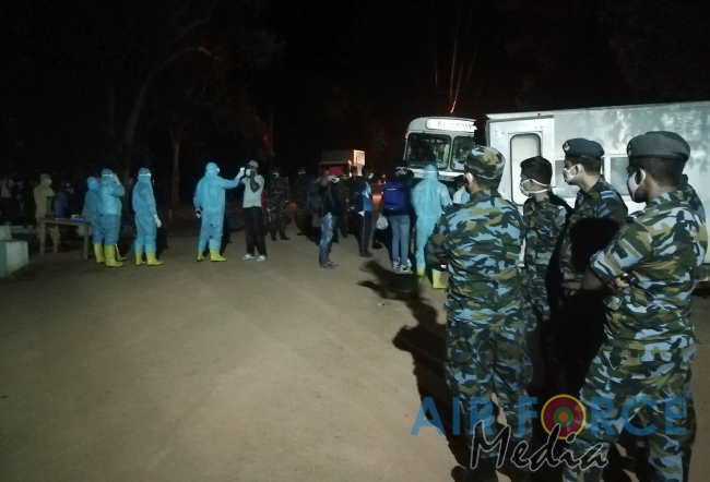 219 Civilians Quarantined at the Mullaitivu SLAF Quarantine Centre Leave for Homes
