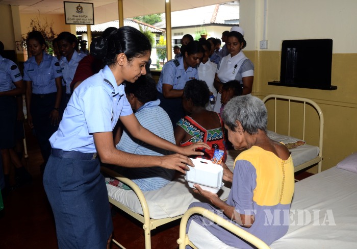 Sri Lanka Air Force Station Colombo visits ward No 3 of Mulleriyawa Hospital