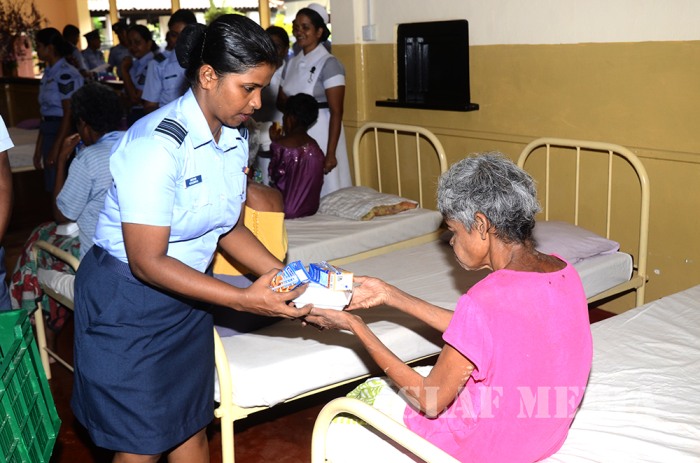 Sri Lanka Air Force Station Colombo visits ward No 3 of Mulleriyawa Hospital