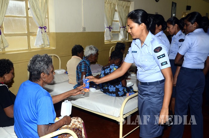 Sri Lanka Air Force Station Colombo visits ward No 3 of Mulleriyawa Hospital