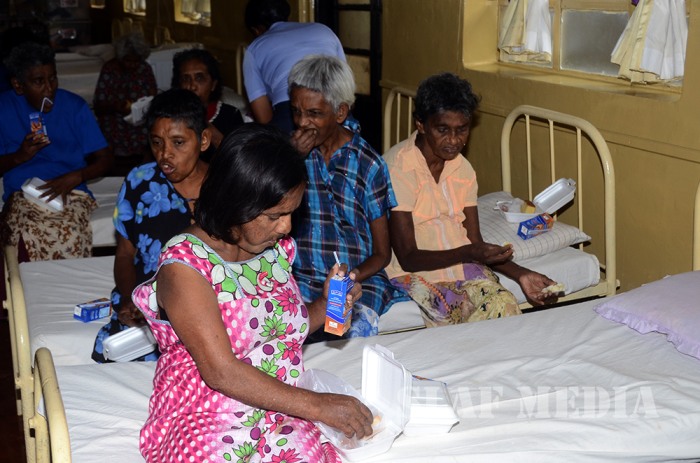 Sri Lanka Air Force Station Colombo visits ward No 3 of Mulleriyawa Hospital