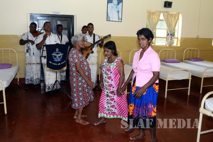 Sri Lanka Air Force Station Colombo visits ward No 3 of Mulleriyawa Hospital