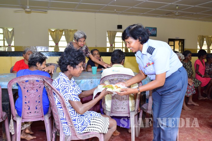 TTS Ekala visits ward No 3 of Mulleriyawa Hospital