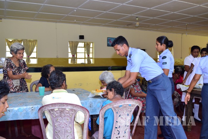 TTS Ekala visits ward No 3 of Mulleriyawa Hospital