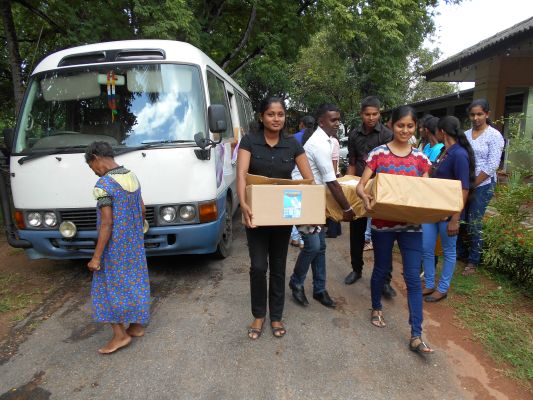 Visit to the Ward No 03 at Mulleriyawa Hospital by Sri Lanka Air
Force Base Hingurakgoda
