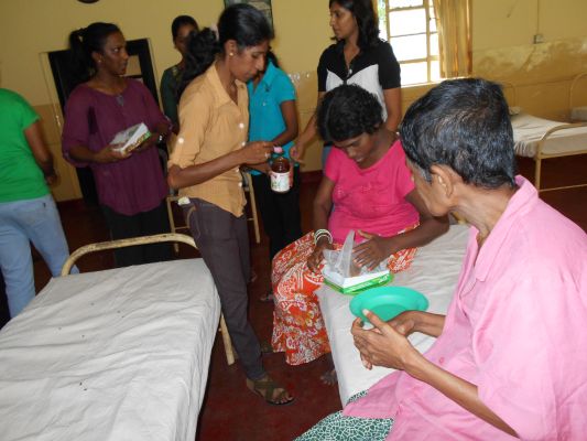 Visit to the Ward No 03 at Mulleriyawa Hospital by Sri Lanka Air
Force Base Hingurakgoda