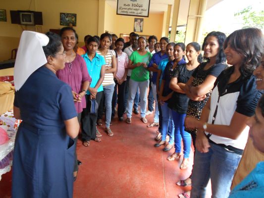 Visit to the Ward No 03 at Mulleriyawa Hospital by Sri Lanka Air
Force Base Hingurakgoda