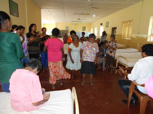 Visit to the Ward No 03 at Mulleriyawa Hospital by Sri Lanka Air
Force Base Hingurakgoda