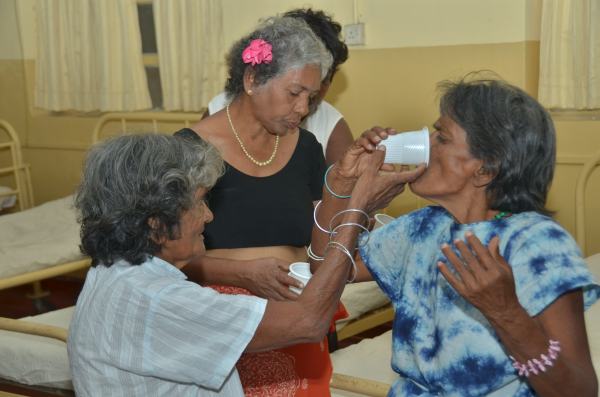 Visit to
Ward no. 3 of Mulleriyawa Hospital