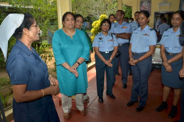 Visit to
Ward no. 3 of Mulleriyawa Hospital
