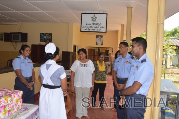 Visit to the Ward No 03 at Mulleriyawa Hospital by SLAF Base Anuradhapura
