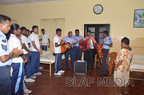 Visit to the Ward No 03 at Mulleriyawa Hospital by SLAF Base Anuradhapura
