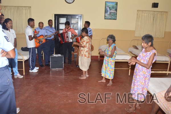 Visit to the Ward No 03 at Mulleriyawa Hospital by SLAF Base Anuradhapura