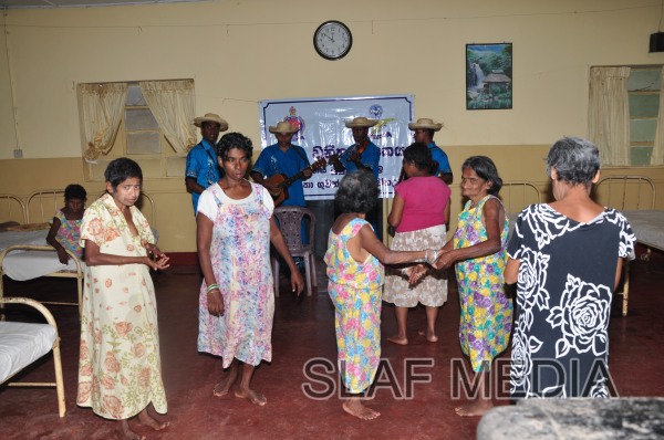 TTS Ekala visits ward No 3 of Mulleriyawa Hospital