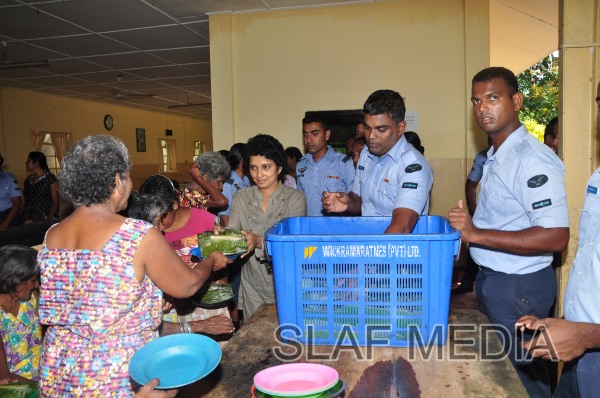 TTS Ekala visits ward No 3 of Mulleriyawa Hospital