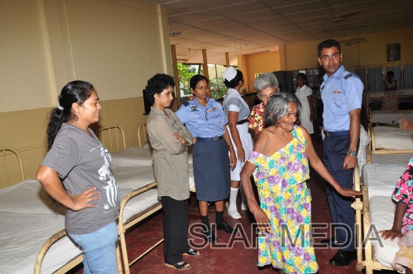TTS Ekala visits ward No 3 of Mulleriyawa Hospital
