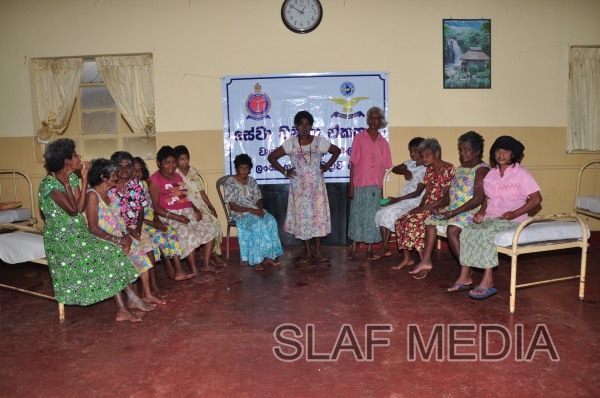 TTS Ekala visits ward No 3 of Mulleriyawa Hospital