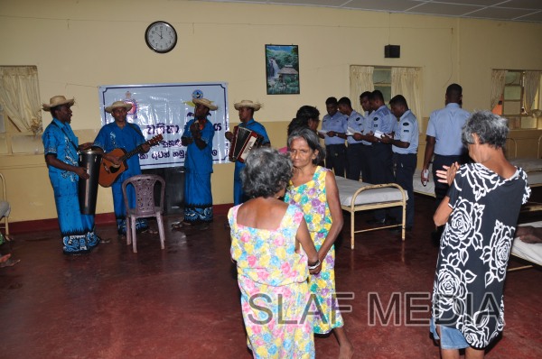 TTS Ekala visits ward No 3 of Mulleriyawa Hospital