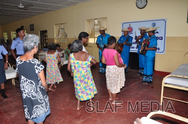 TTS Ekala visits ward No 3 of Mulleriyawa Hospital