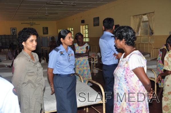TTS Ekala visits ward No 3 of Mulleriyawa Hospital