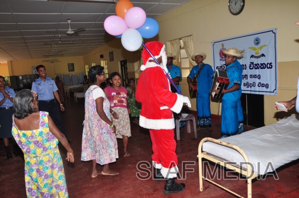 TTS Ekala visits ward No 3 of Mulleriyawa Hospital