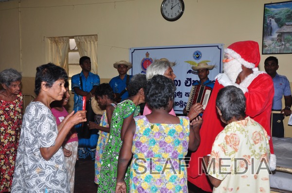 TTS Ekala visits ward No 3 of Mulleriyawa Hospital